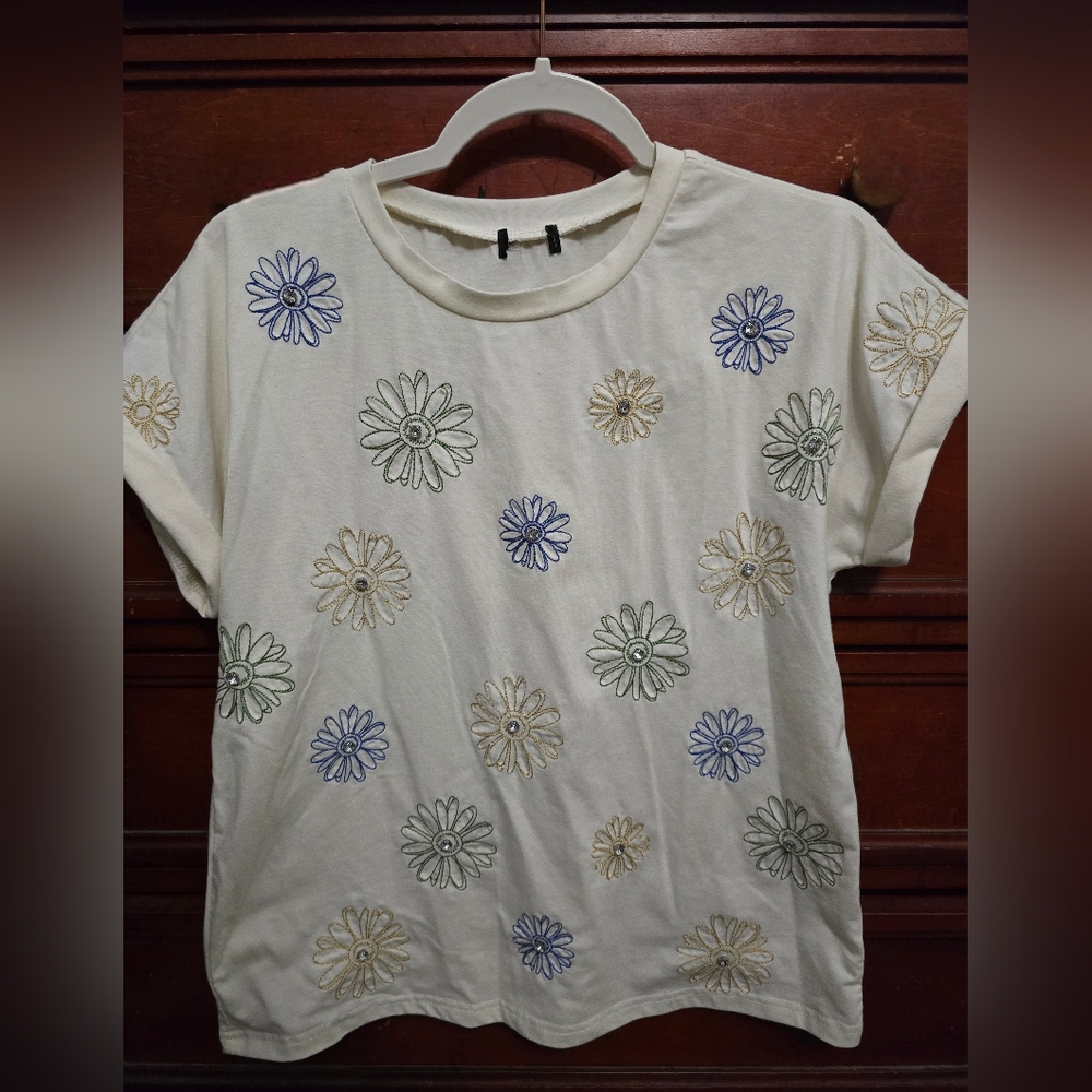 Embroidered Floral Short Sleeve Top